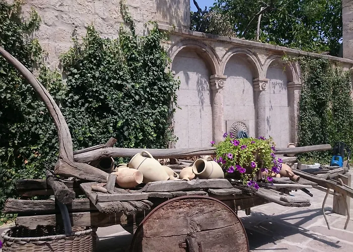 호텔 Century Cave 2*